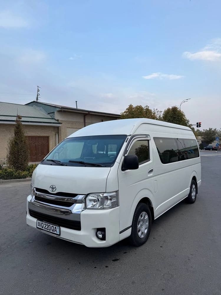 Toyota Touring HiAce 2018 — 1