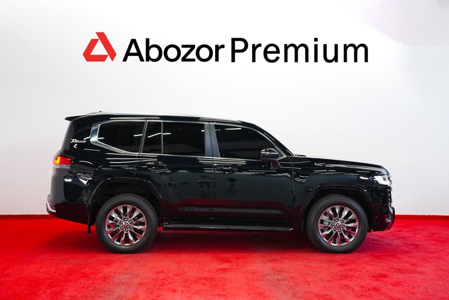 Toyota Land Cruiser 300 2022 — 3