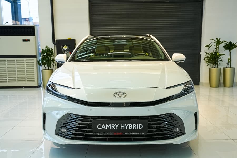 Toyota Camry 2025 — 1