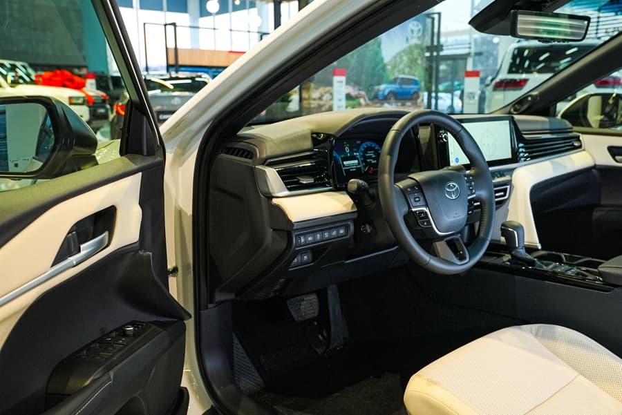 Toyota Camry 2025 — 3