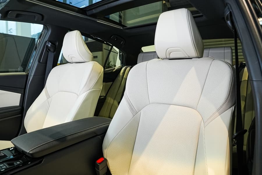 Toyota Camry 2025 — 4