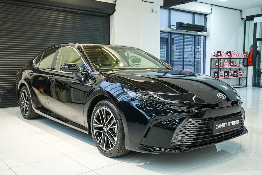 Toyota Camry 2025 — 2