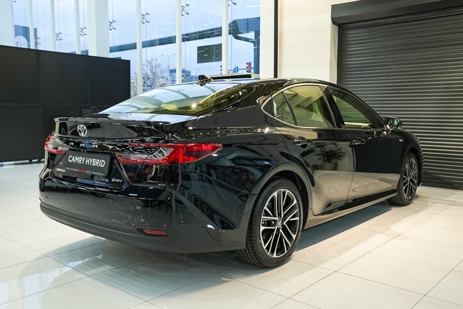 Toyota Camry 2025 — 4