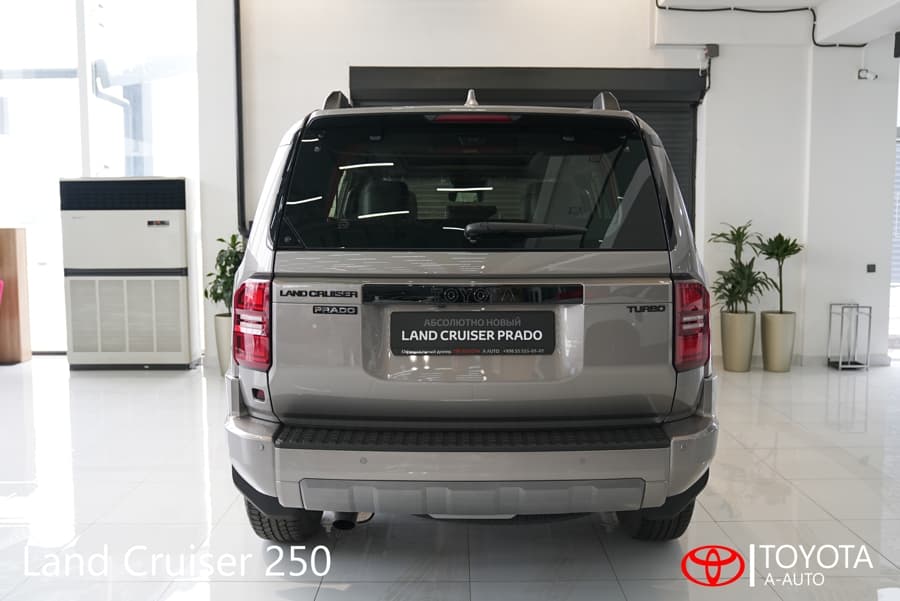 Toyota Land Cruiser Prado 2025 — 3