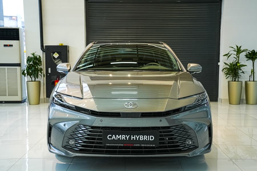 Toyota Camry 2025 — 1