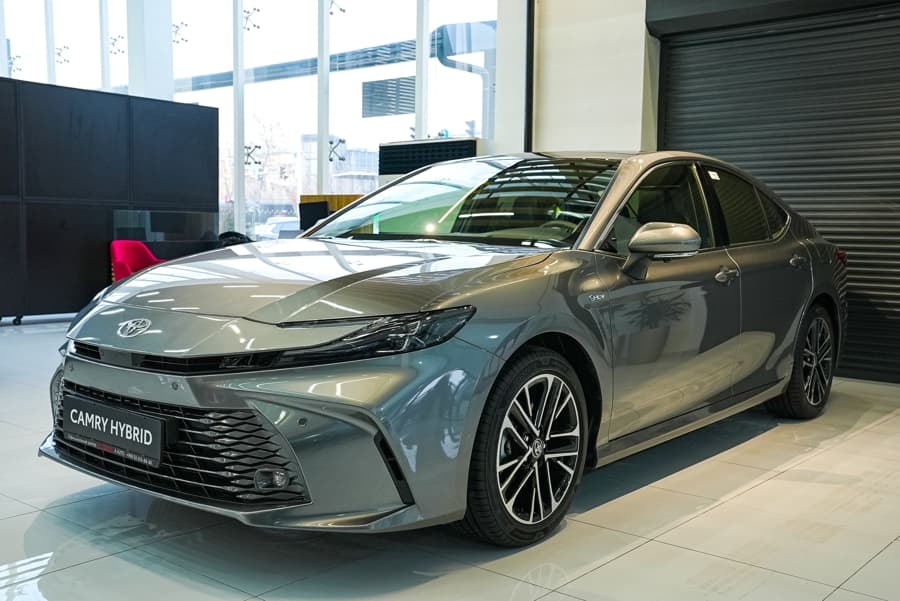 Toyota Camry 2025 — 2