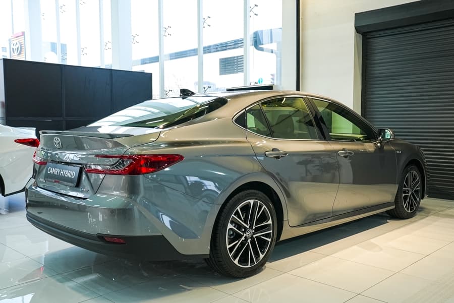 Toyota Camry 2025 — 4