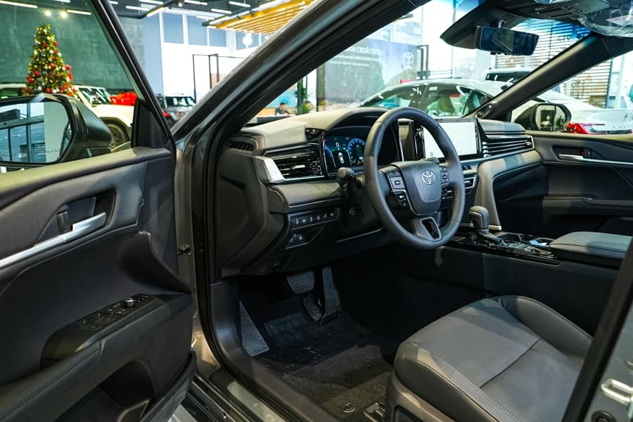 Toyota Camry 2025 — 5