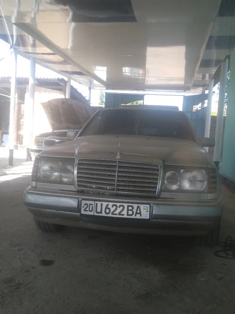 Mercedes-Benz W124 1990 — 1