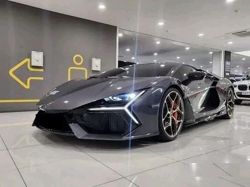 Lamborghini Revuelto 2026 — 1