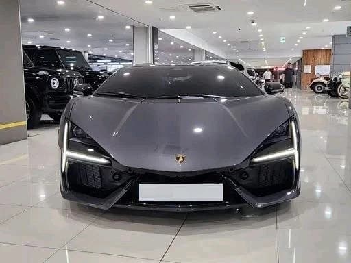Lamborghini Revuelto 2026 — 2