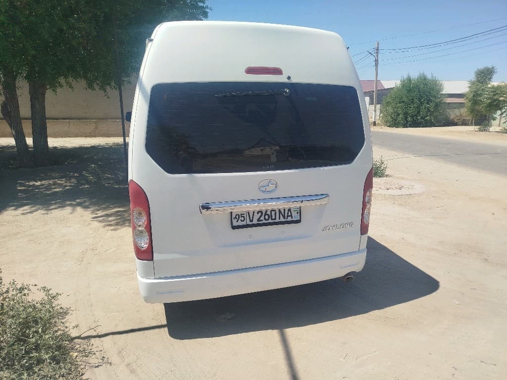 Toyota HiAce 2022 — 3
