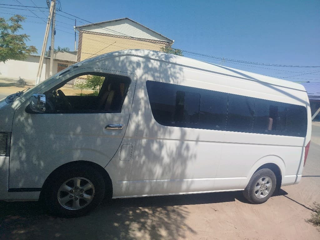 Toyota HiAce 2022 — 4
