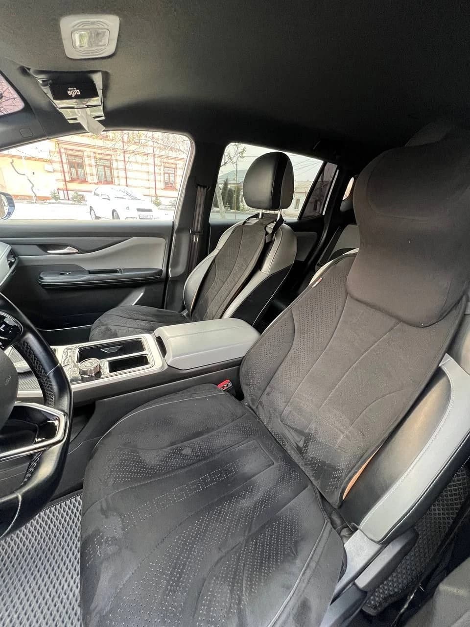Toyota Touring HiAce 2023 — 4