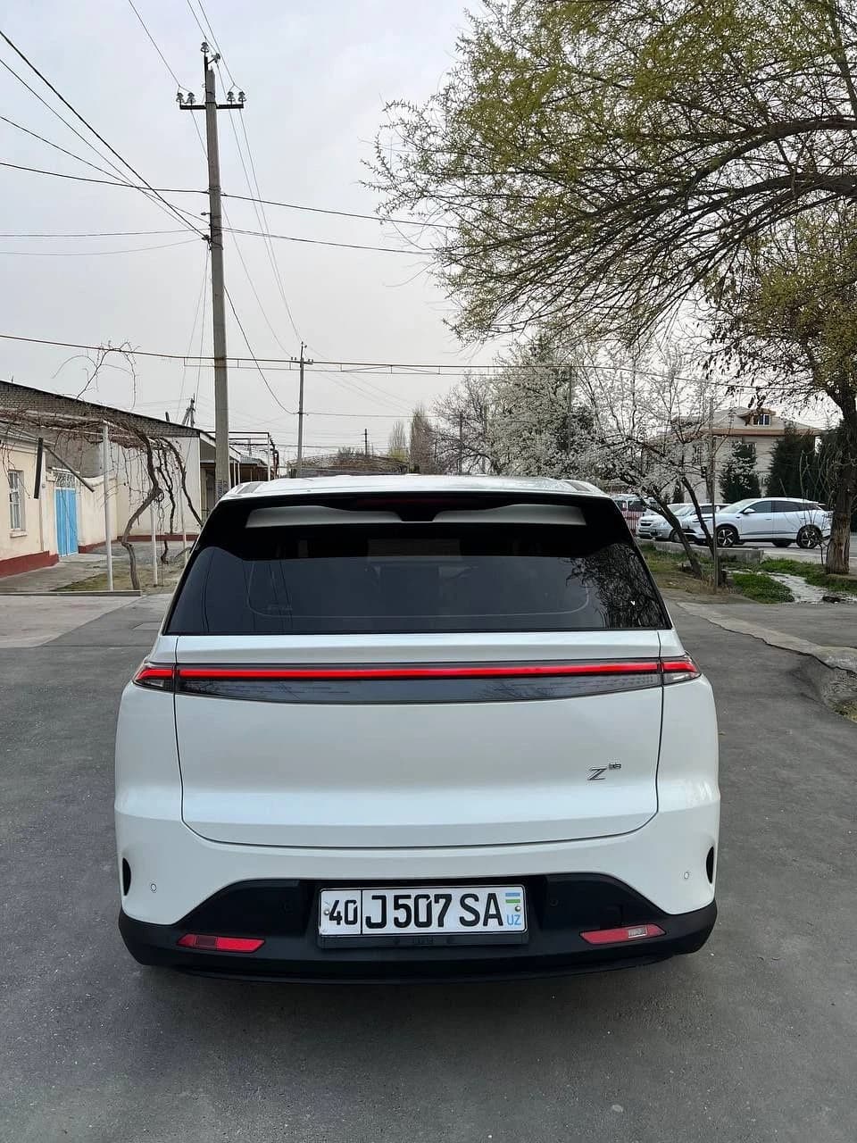 Toyota Touring HiAce 2023 — 5