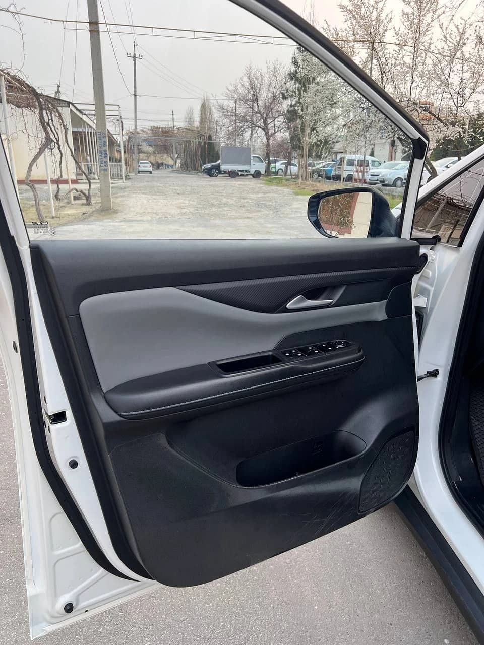 Toyota Touring HiAce 2023 — 6