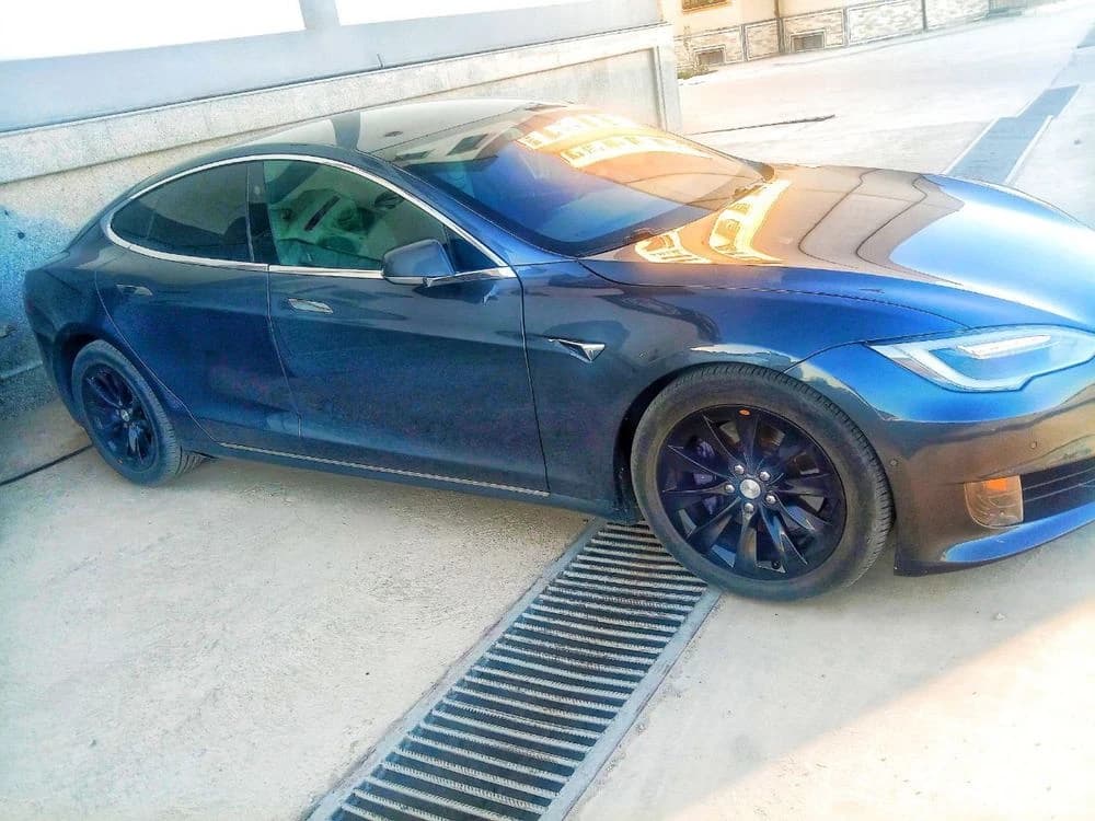Tesla Model S 2017 — 2