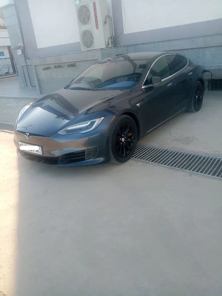 Tesla Model S 2017 — 3