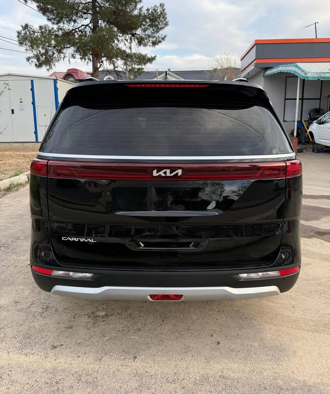 Kia Carnival 2023 — 2