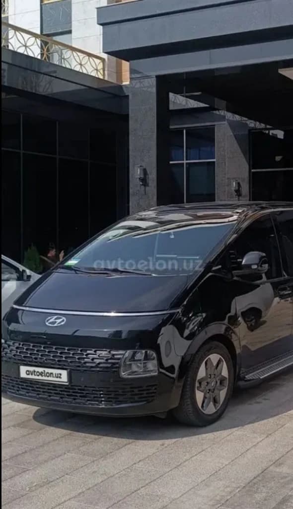 Hyundai Staria 2023 — 1