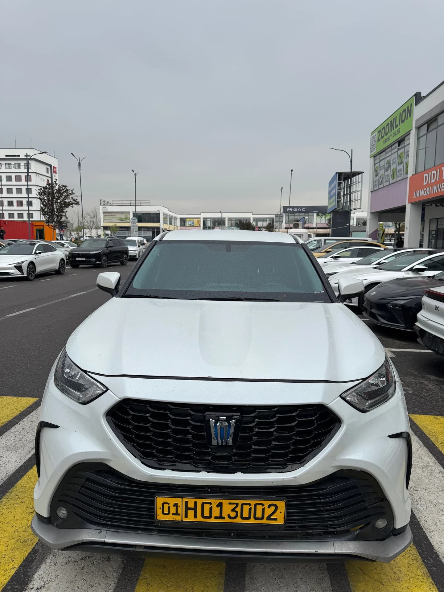 Toyota Highlander 2023 — 1