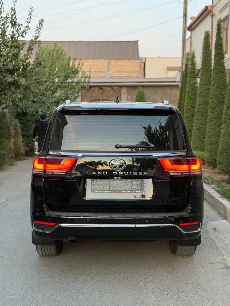 Toyota Land Cruiser 2024 — 2