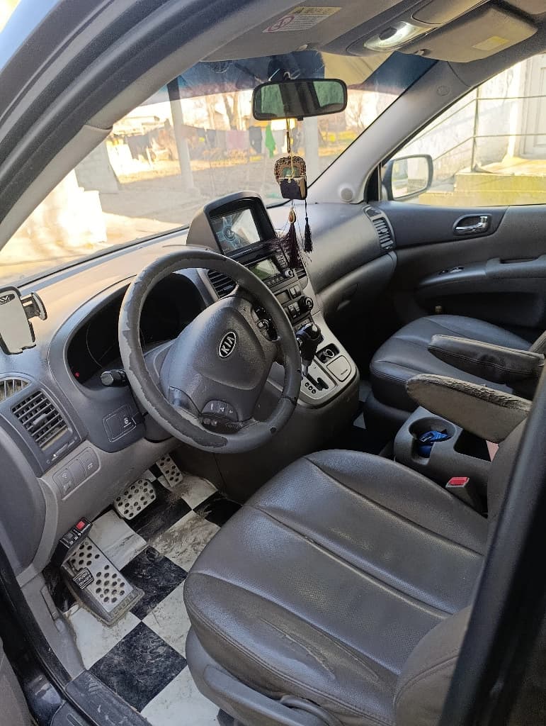 Kia Carnival 2011 — 6