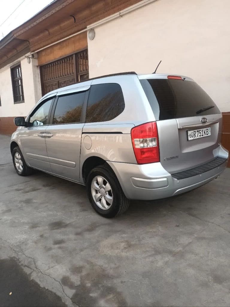 Kia Carnival 2009 — 2