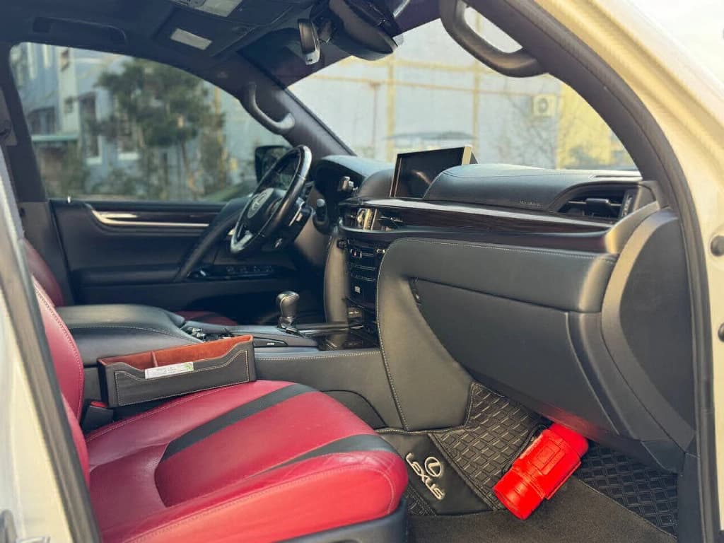 Lexus LX 2019 — 10