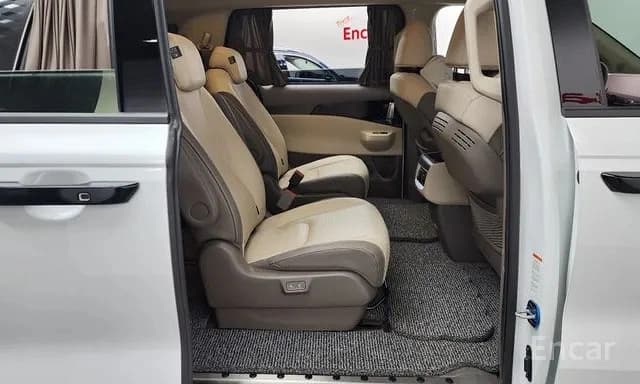 Kia Carnival 2025 — 10