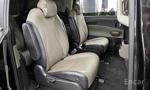 Kia Carnival 2025 — 10