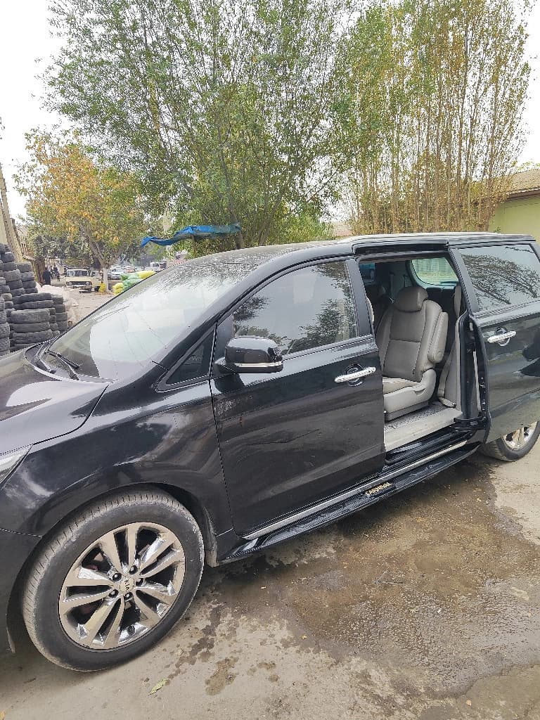 Kia Carnival 2017 — 1