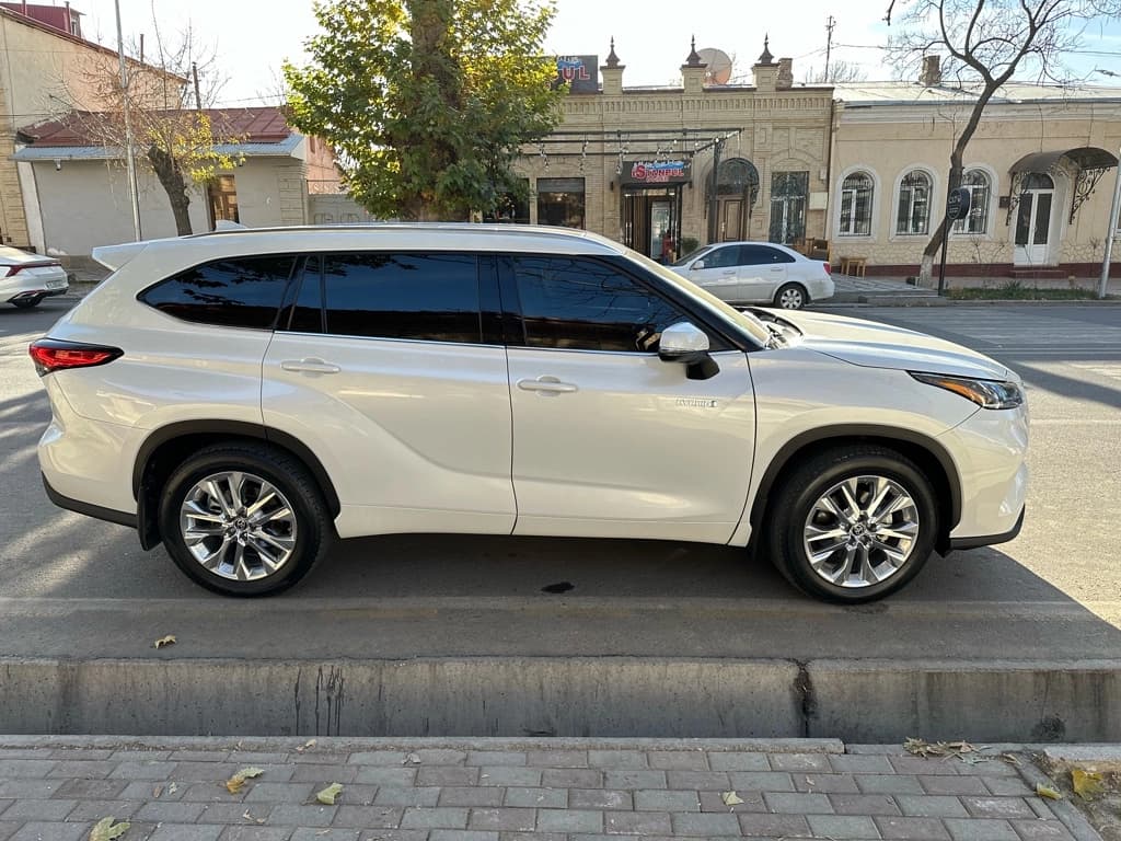 Toyota Highlander 2022 — 2