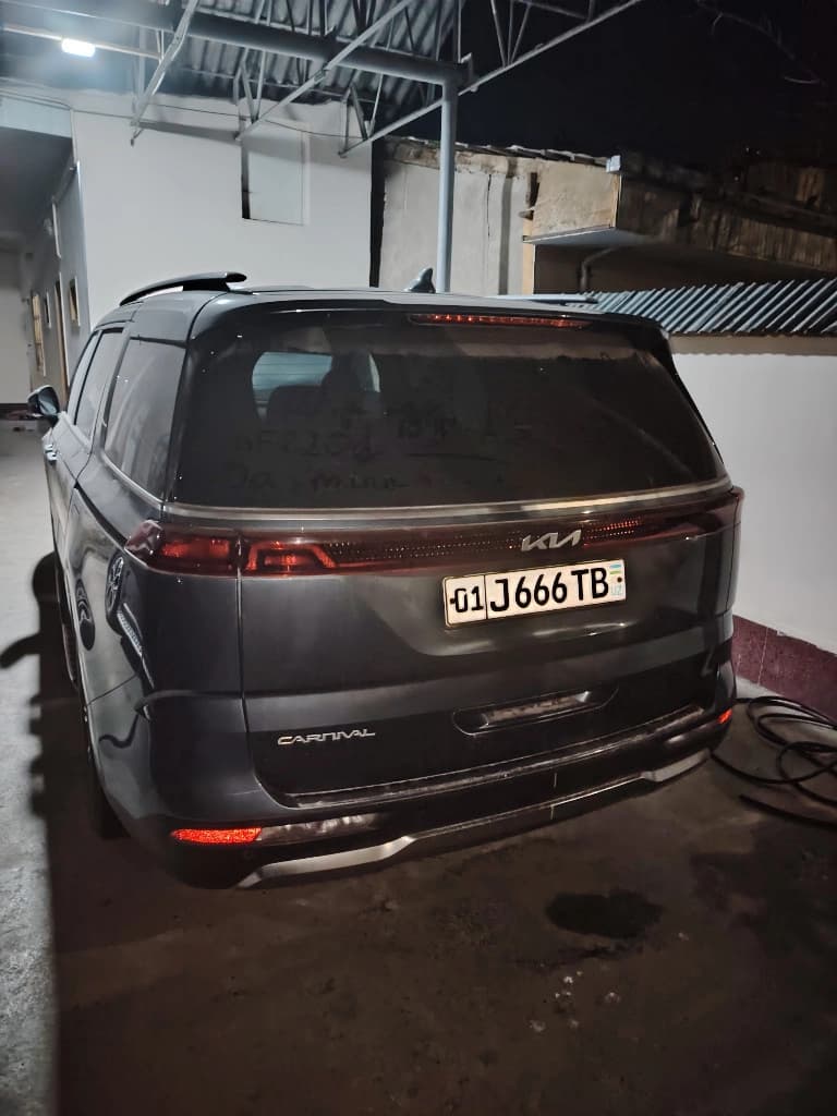 Kia Carnival 2023 — 5