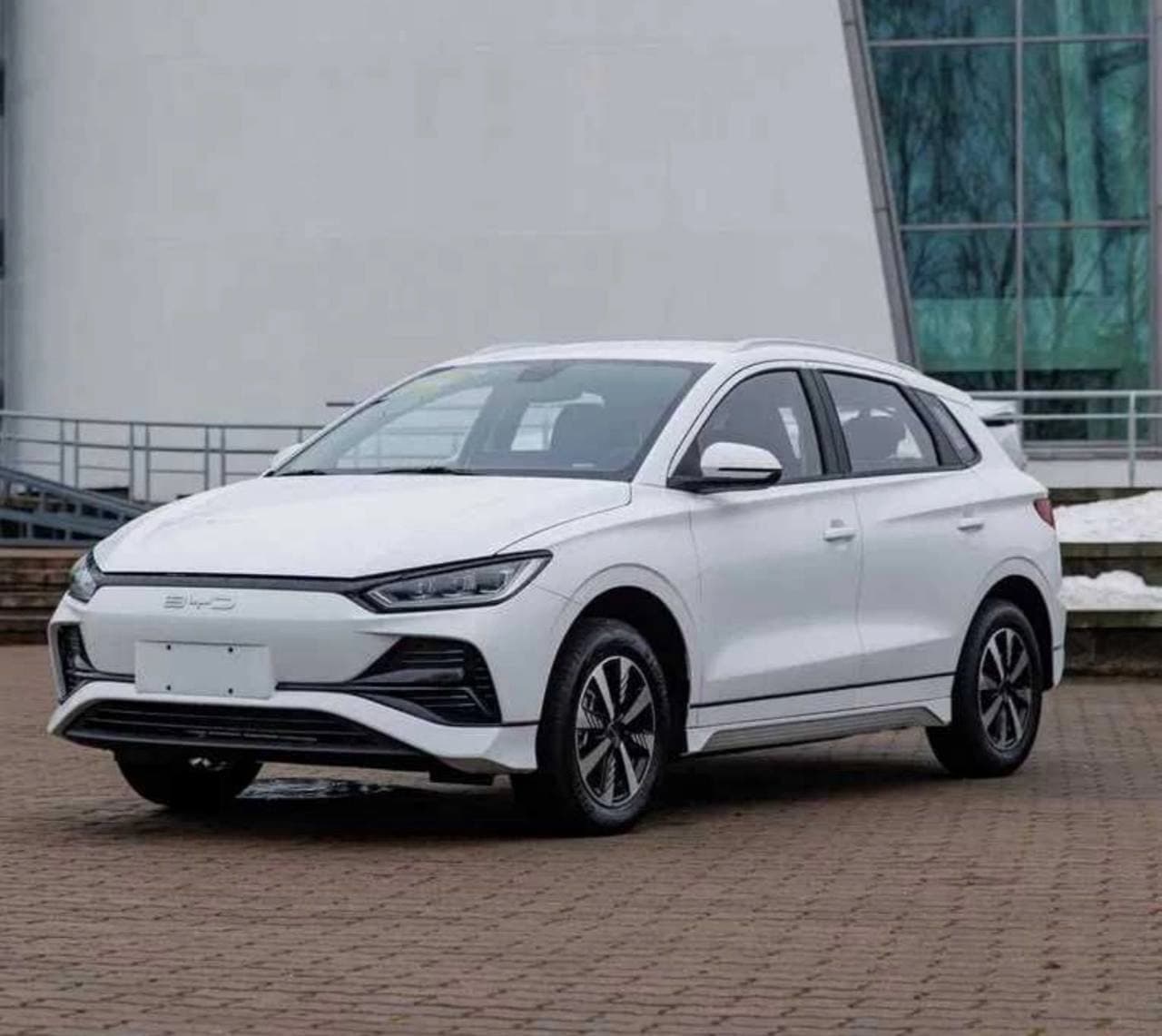BYD E2 2025 — 1