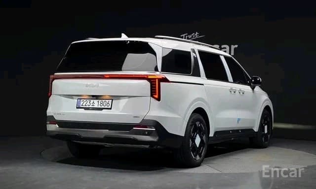 Kia Carnival 2025 — 2