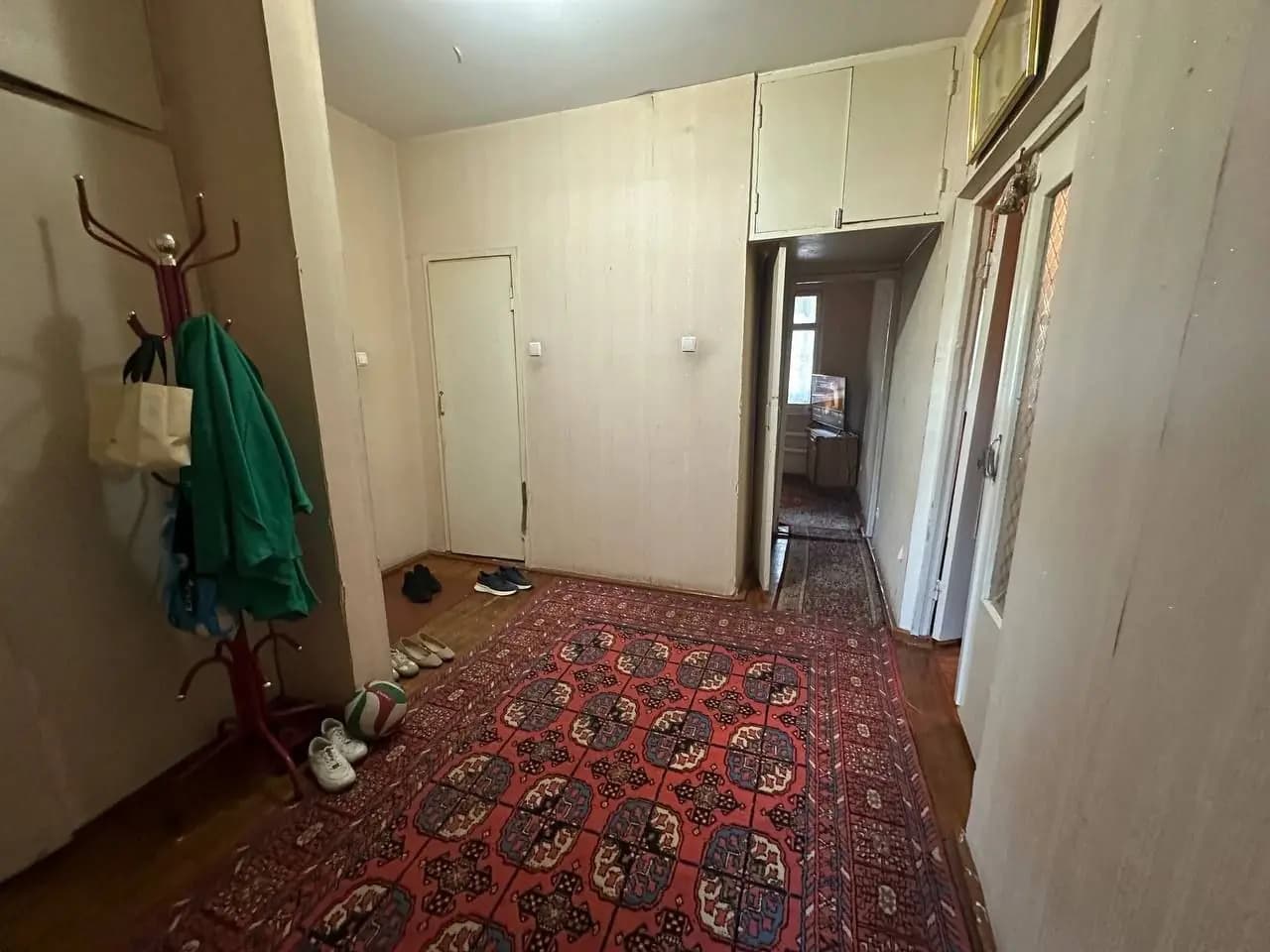 Массив Карасу-1 Продаётся 2 комнатная с балконом 2*6 — 2