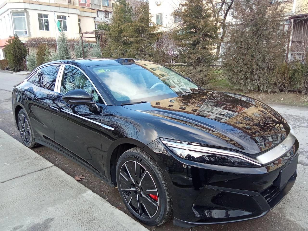 BYD Han 2025 — 3