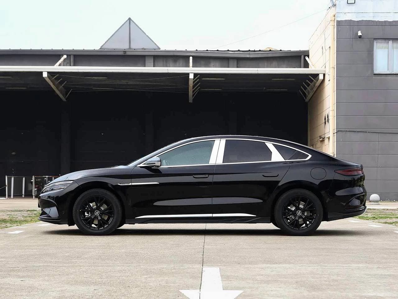 BYD Han 2025 — 3
