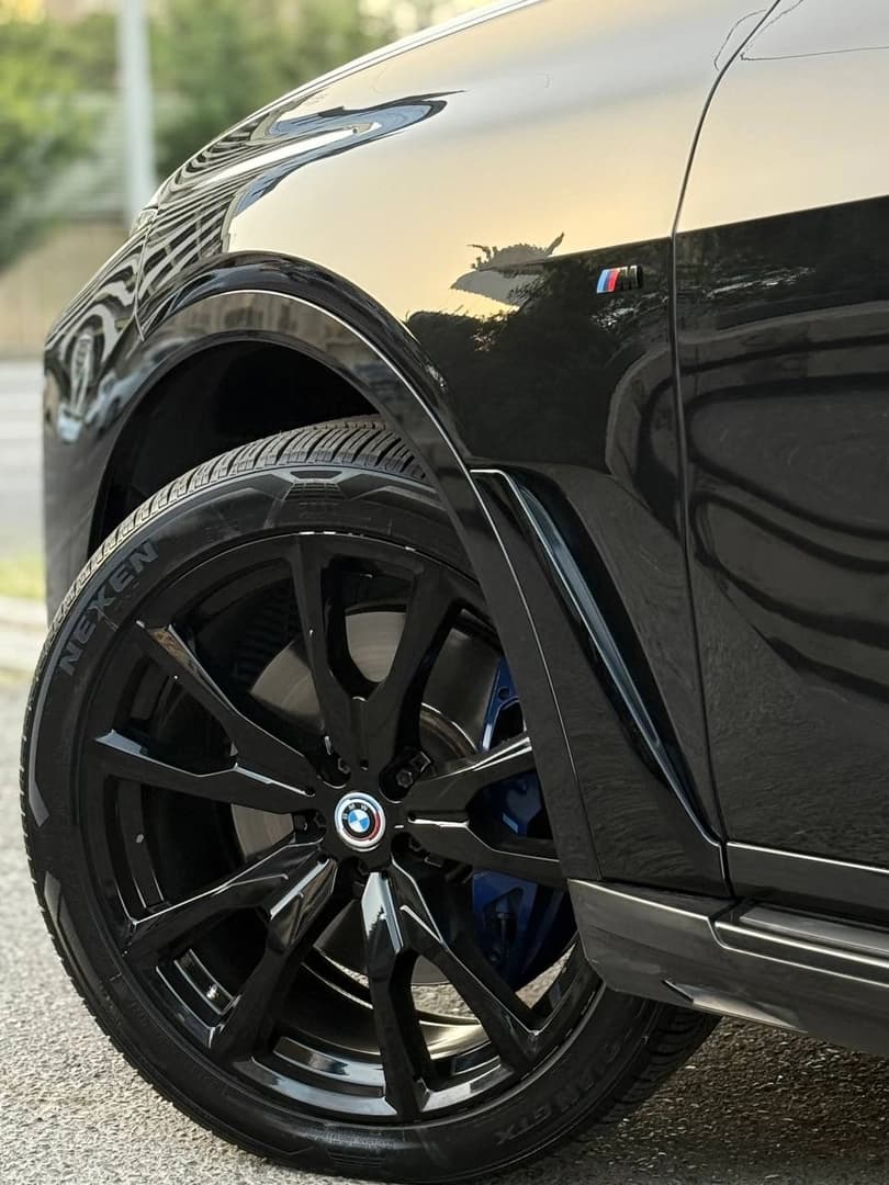BMW X7 2020 — 7