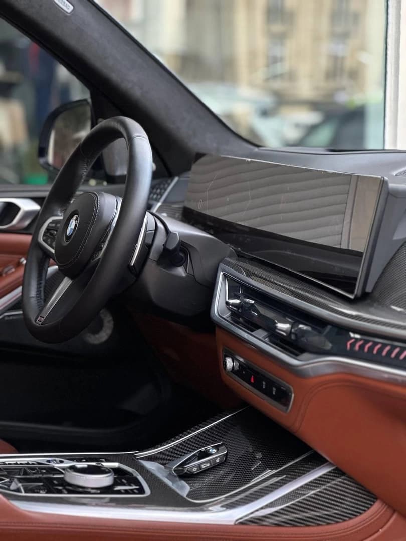 BMW X7 2024 — 7