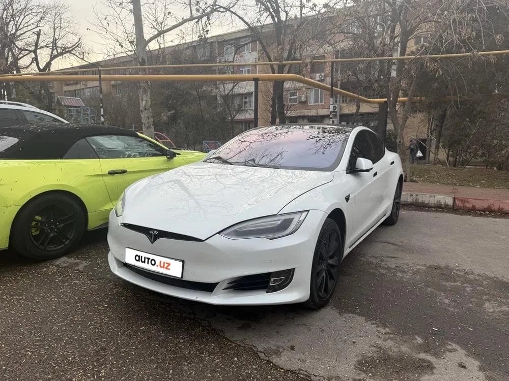 Тесла Модел С 2019 — 2