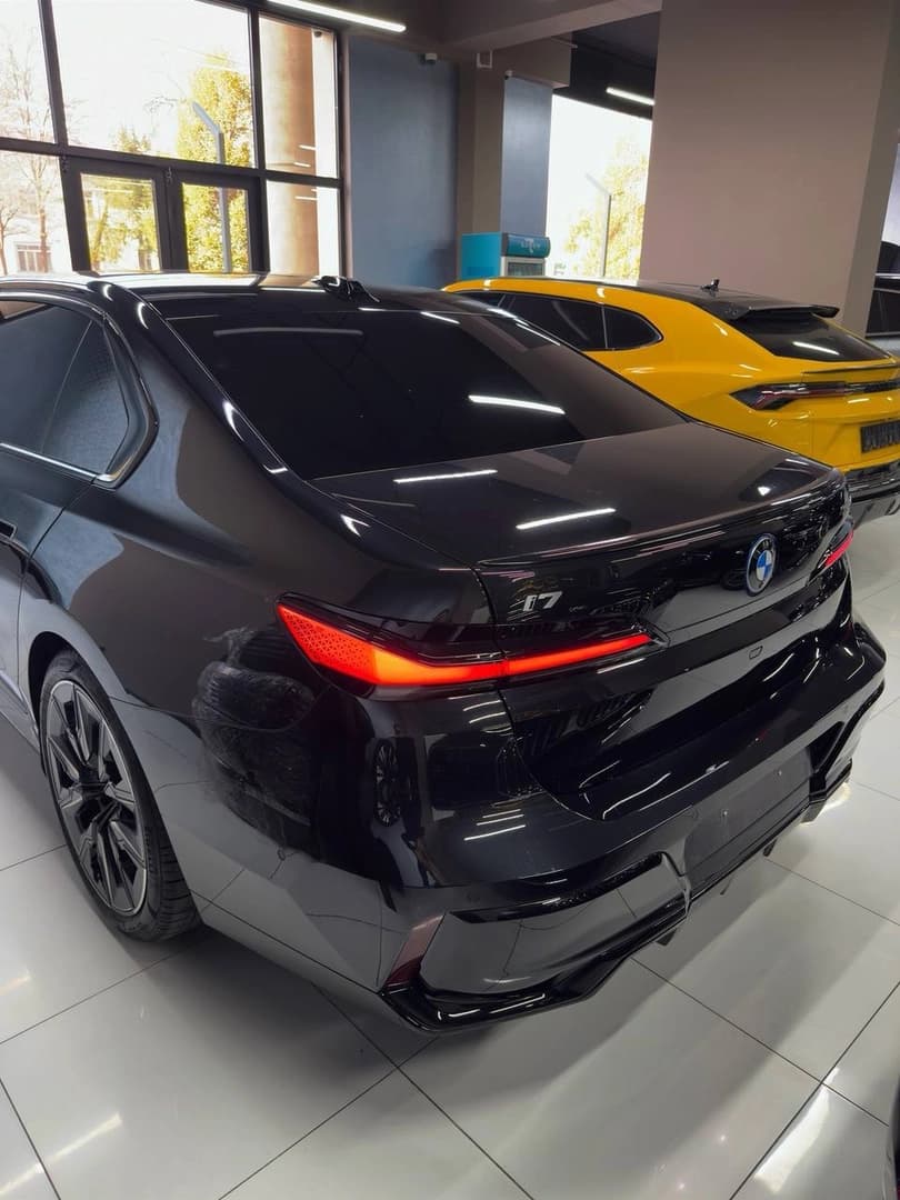 BMW i7 2023 — 6