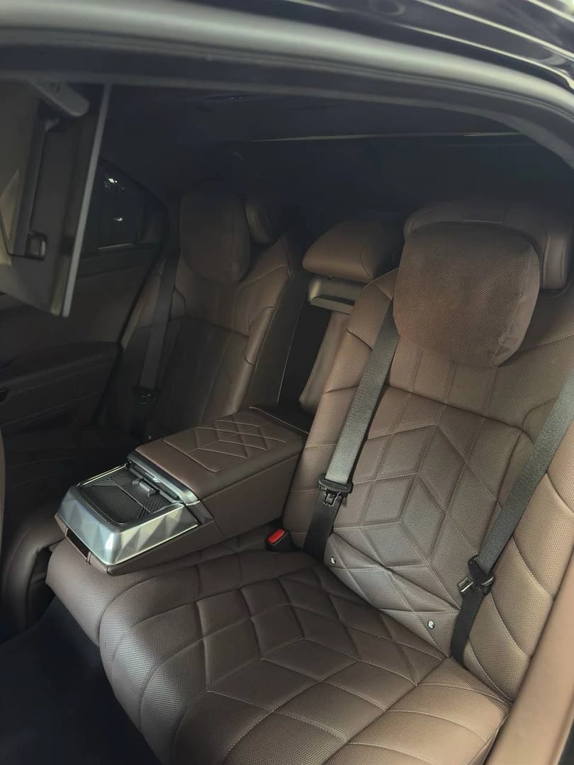 BMW i7 2023 — 7