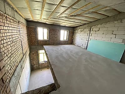 Чирчик шахрида 4 хонали янги квартира сотилади — 3