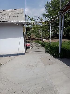 Uy sotiladi uchaska zor joyda sertrda joylawkan remonti yoq sotixi 10.000 y.e. dan 65.000y.e. soravomza — 2