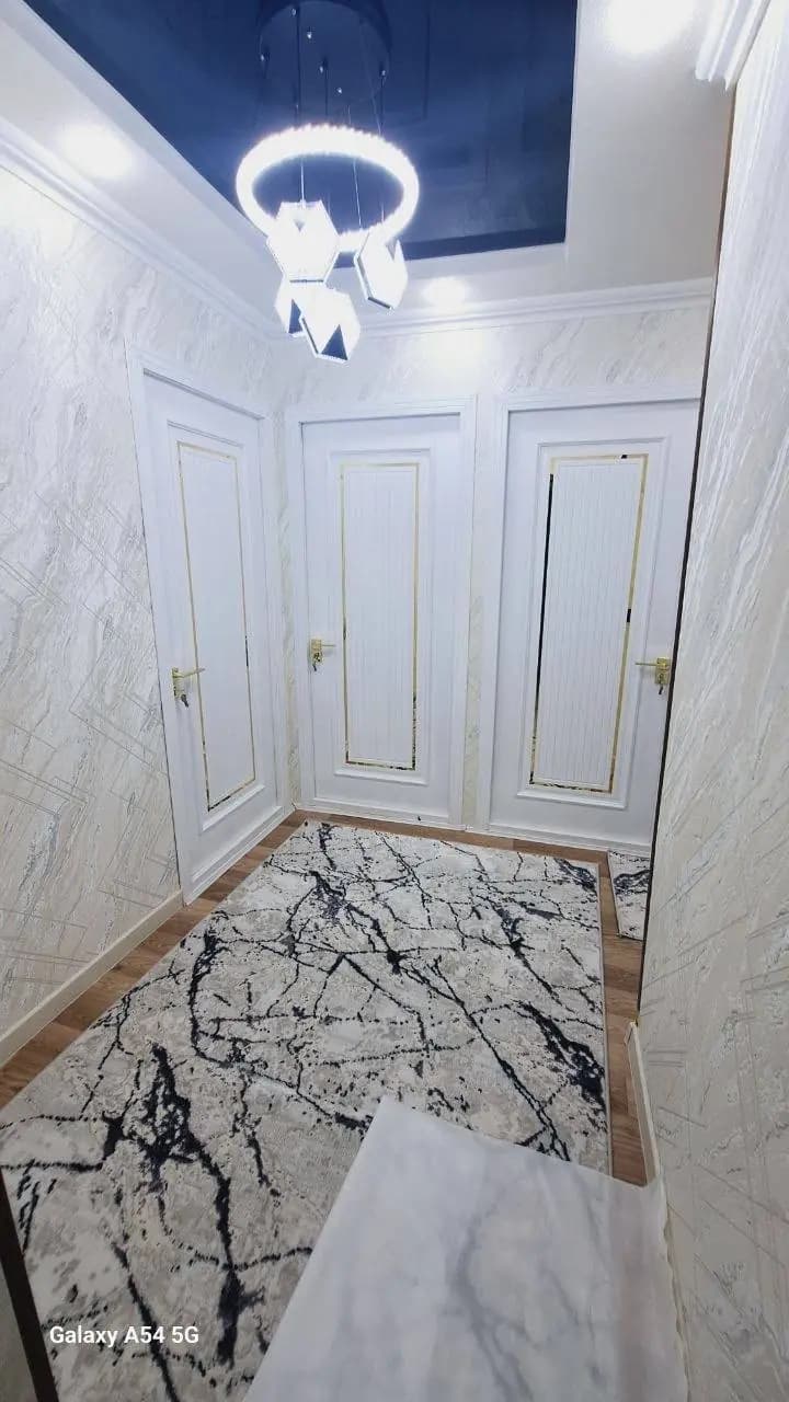 Продаётся квартира Чиланзар 23 3/4/5. Балкон 2х6. — 3