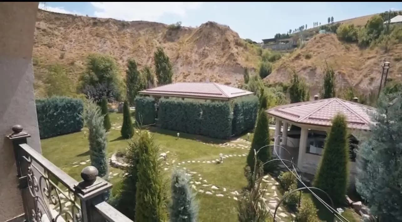 GARDEN HOUSE — 8