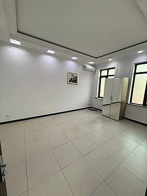Яккасарой  Ул, Мукумий мост 2 этаж  10 комната Нежлой  1 ления 750м²  Цена   6000& — 4