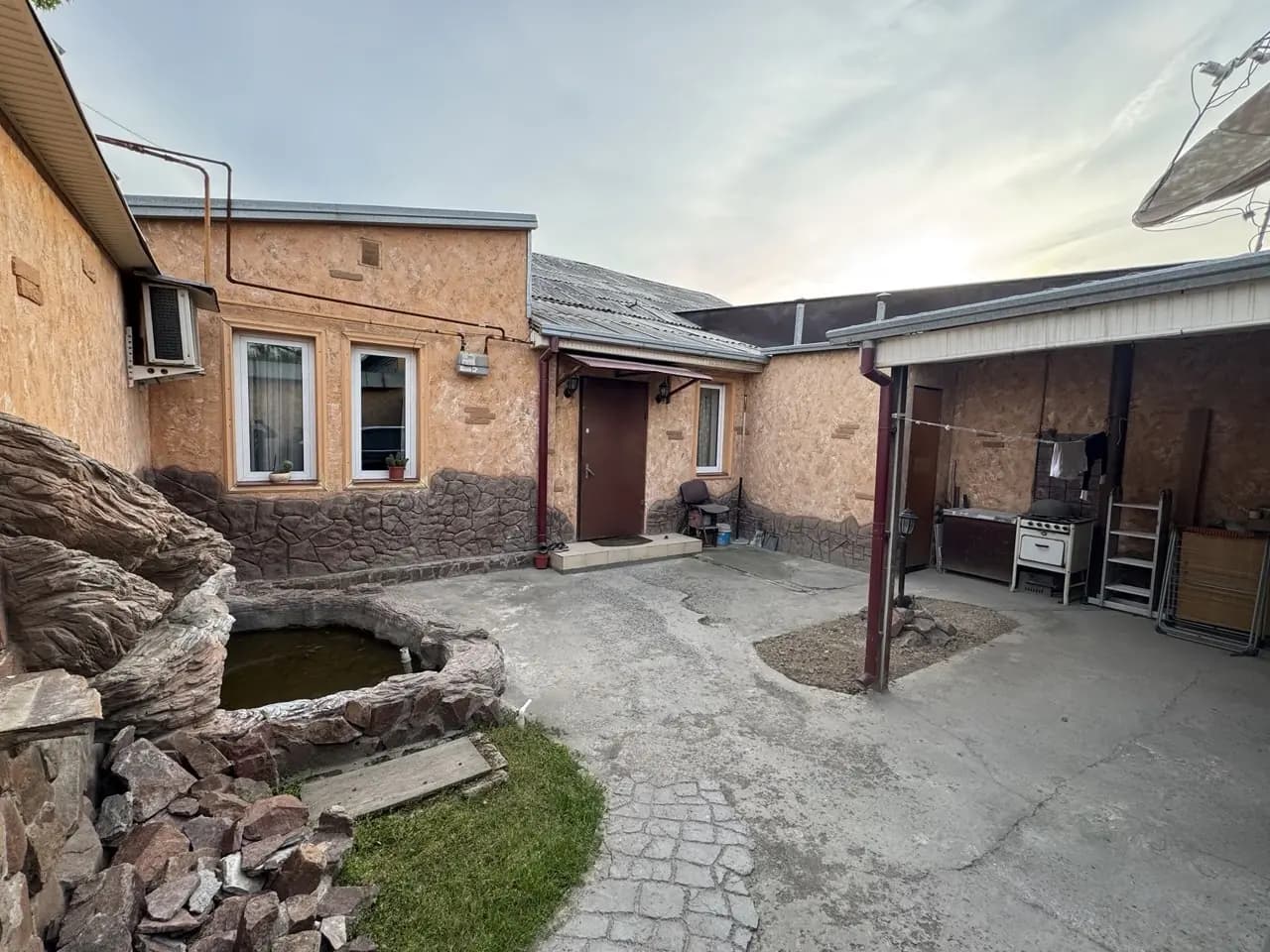 Продается дом 2 сотки,4 комнаты. Дом угловой фосад 10×20. Ор Миробадский района. Транспортный институт — 1
